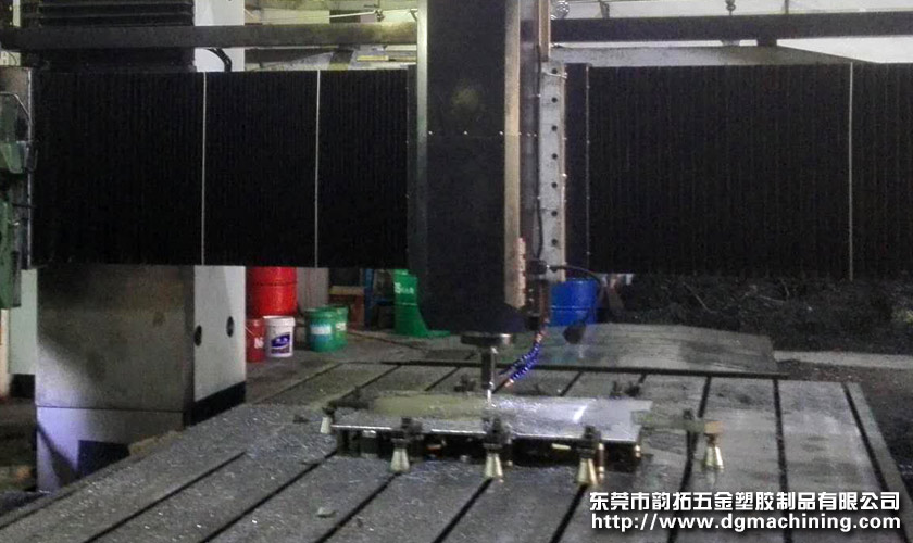 大型數(shù)控龍門(mén)銑機(jī)械加工操作人員需注意什么？